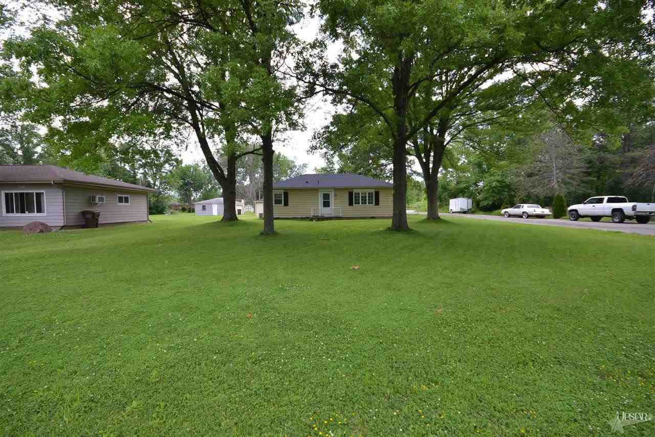2531 Beineke Road Fort Wayne, IN 46808 - Photo 1 of 17