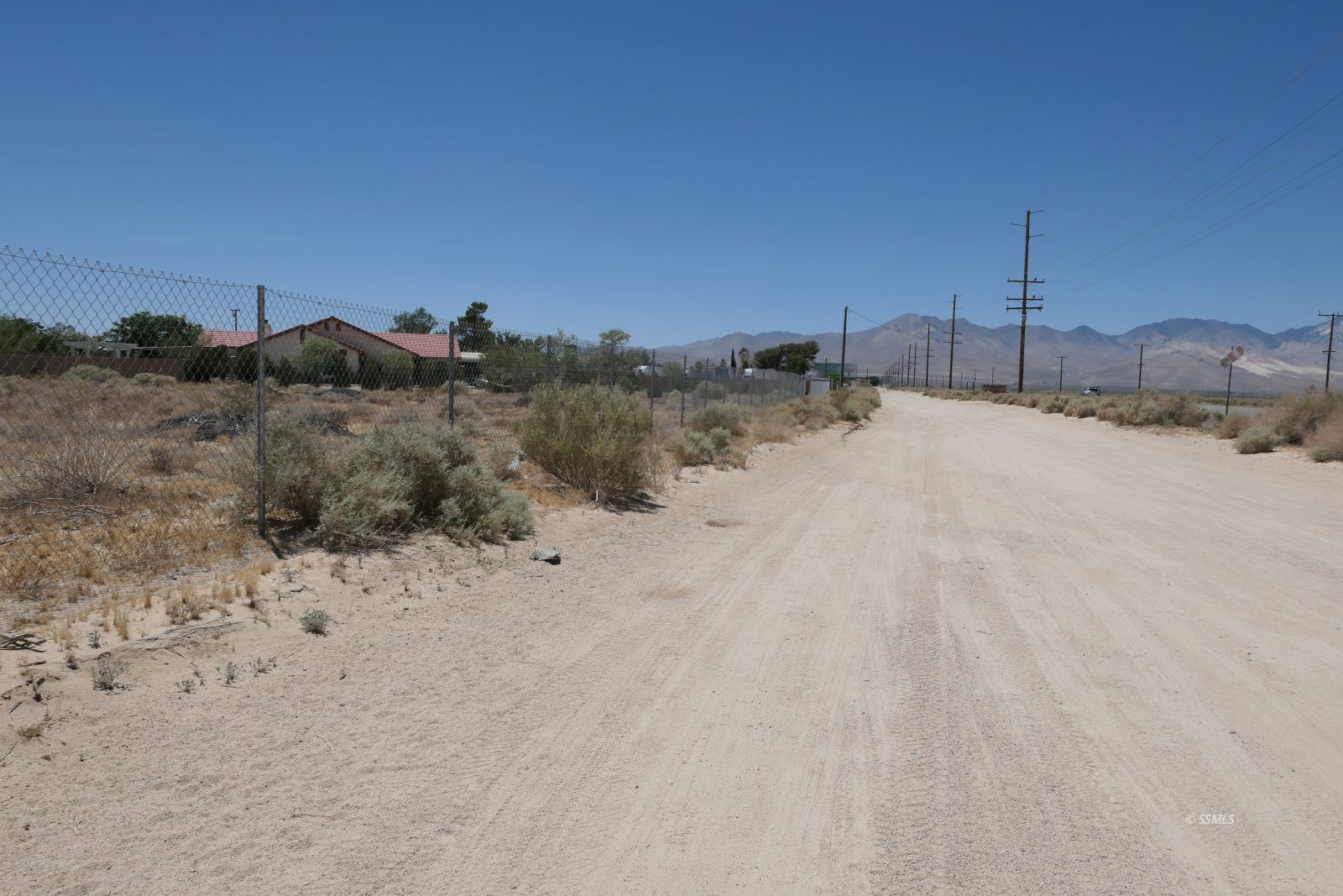 352-141-13 Johnston Avenue Ridgecrest, CA 93555 - Photo 4 of 15