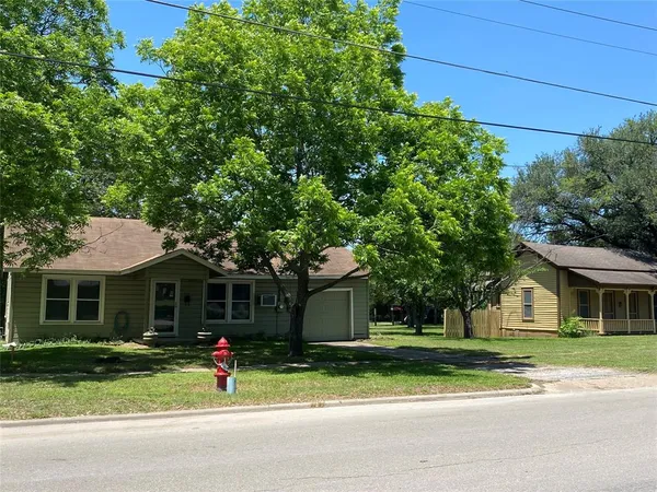 $269,900 | 516 South McKinney Street, Mexia, TX 76667