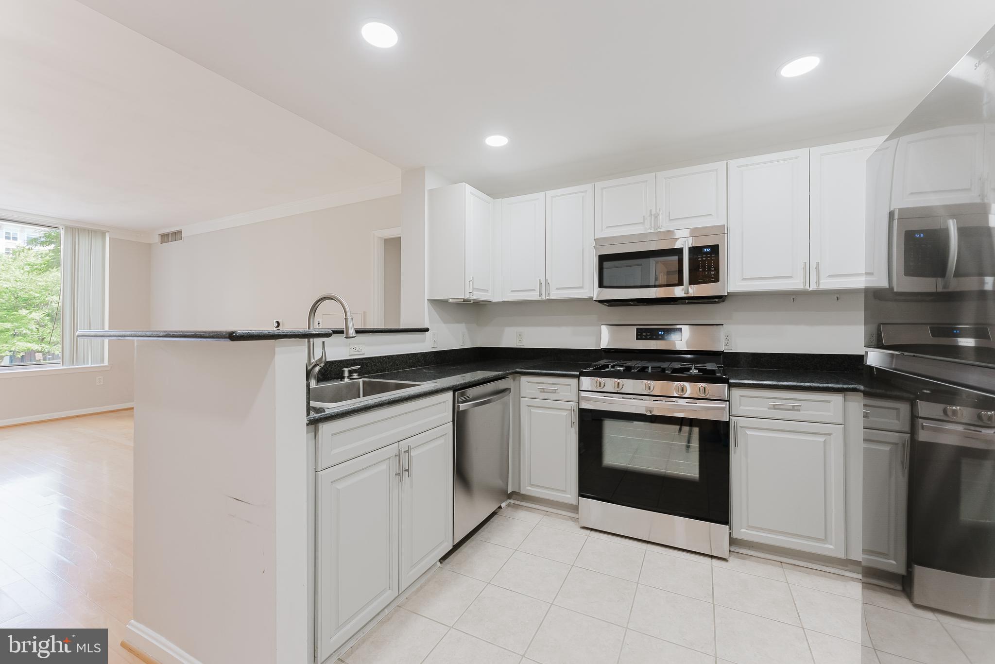 2726 Gallows Road, Unit 202 Vienna, VA 22180 - Photo 8 of 39