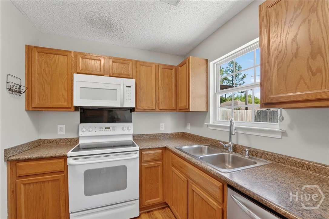 102 Sand Pine Court Springfield, GA 31329 - Photo 11 of 32