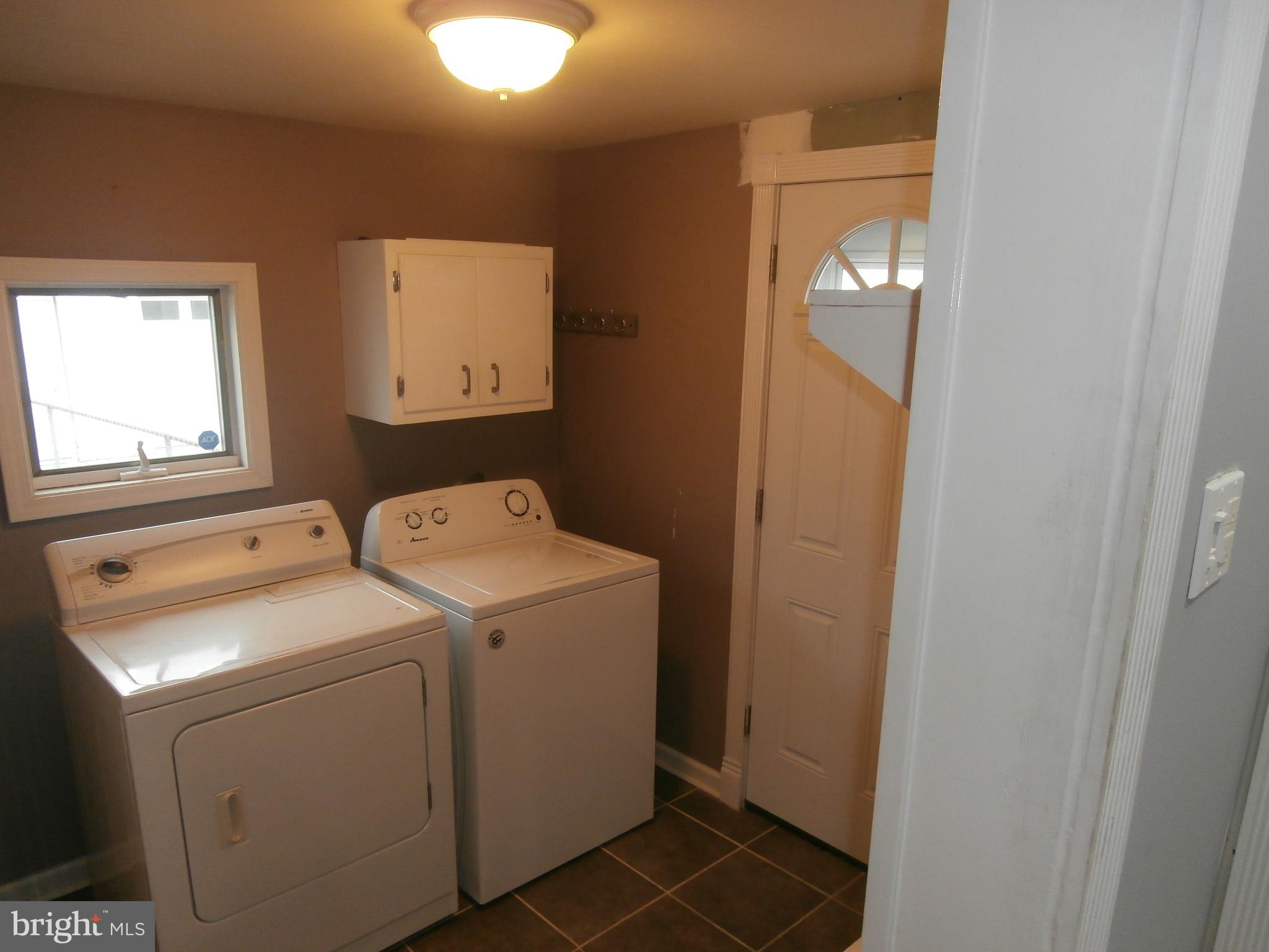 755 Columbus Road Burlington, NJ 08016 - Photo 22 of 35 a utility room with dryer and washer
