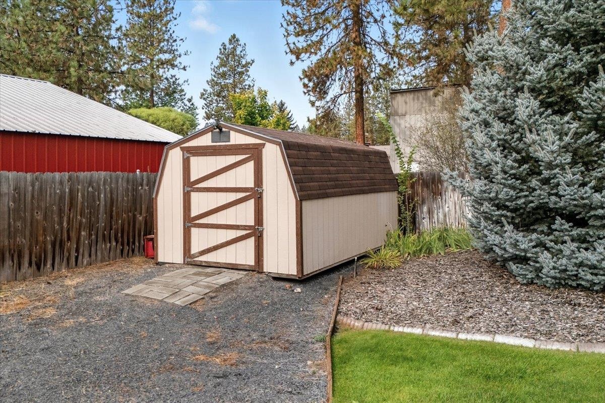 8827 North Seven Mile Road Nine Mile Falls, WA 99026 - Photo 30 of 44