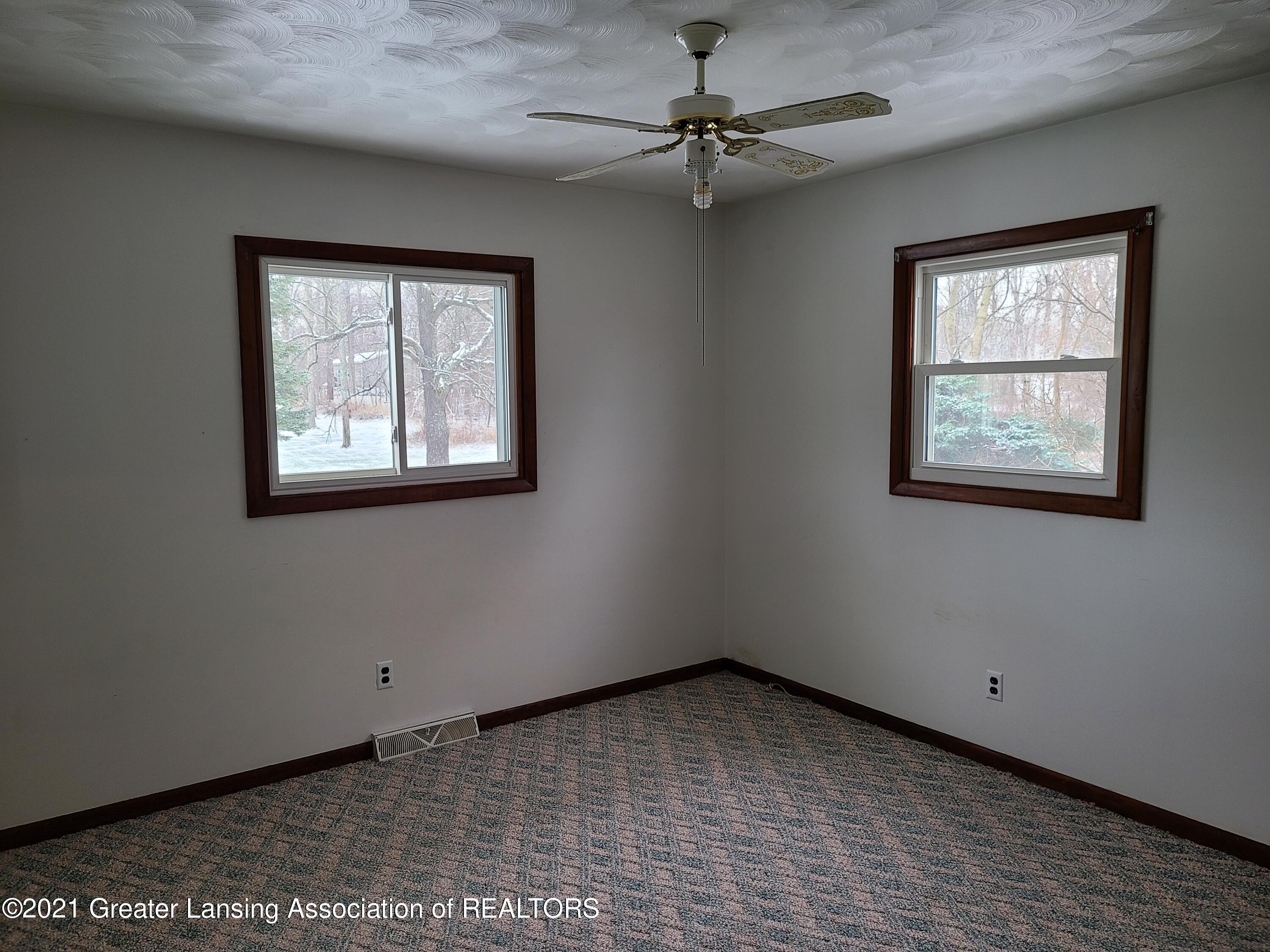 530 South Stine Road Charlotte, MI 48813 - Photo 15 of 27 20211127_132537