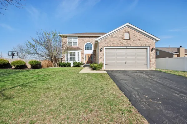 $450,000 | 6 Kingsbrooke Court, Bolingbrook, IL 60440