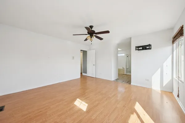 $450,000 | 6 Kingsbrooke Court, Bolingbrook, IL 60440