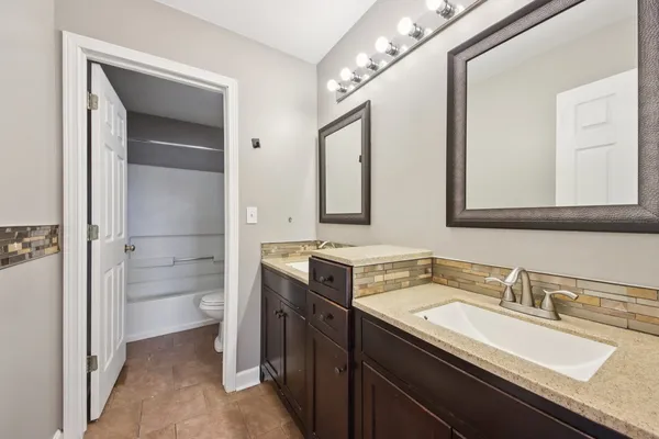$450,000 | 6 Kingsbrooke Court, Bolingbrook, IL 60440
