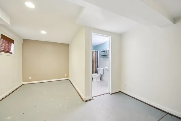 $450,000 | 6 Kingsbrooke Court, Bolingbrook, IL 60440