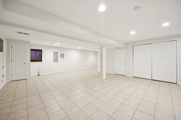 $450,000 | 6 Kingsbrooke Court, Bolingbrook, IL 60440