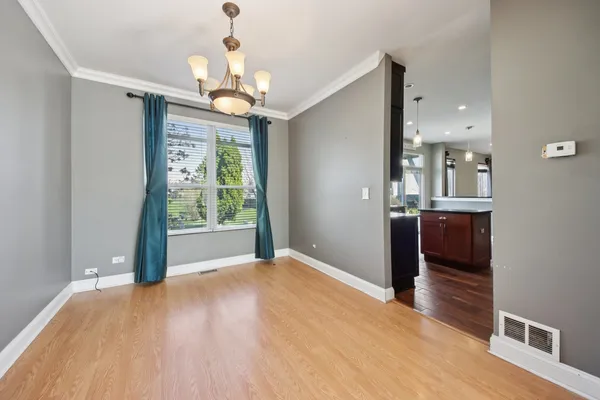 $450,000 | 6 Kingsbrooke Court, Bolingbrook, IL 60440