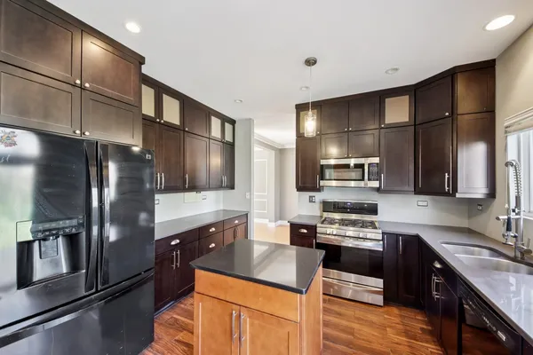 $450,000 | 6 Kingsbrooke Court, Bolingbrook, IL 60440
