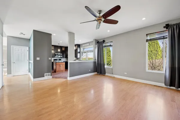 $450,000 | 6 Kingsbrooke Court, Bolingbrook, IL 60440