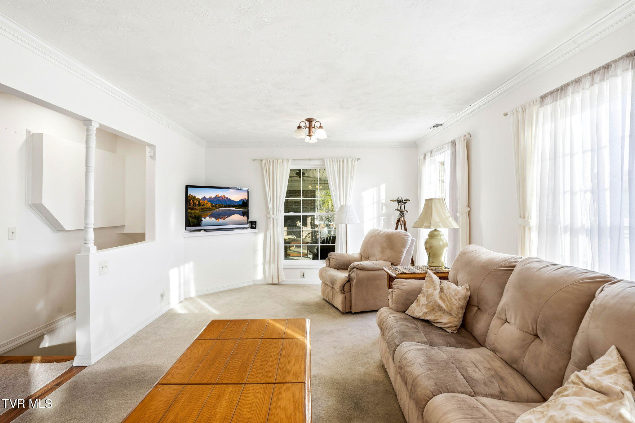 5420 Whitehouse Road Greeneville, TN 37745 - Photo 11 of 43 Living Room