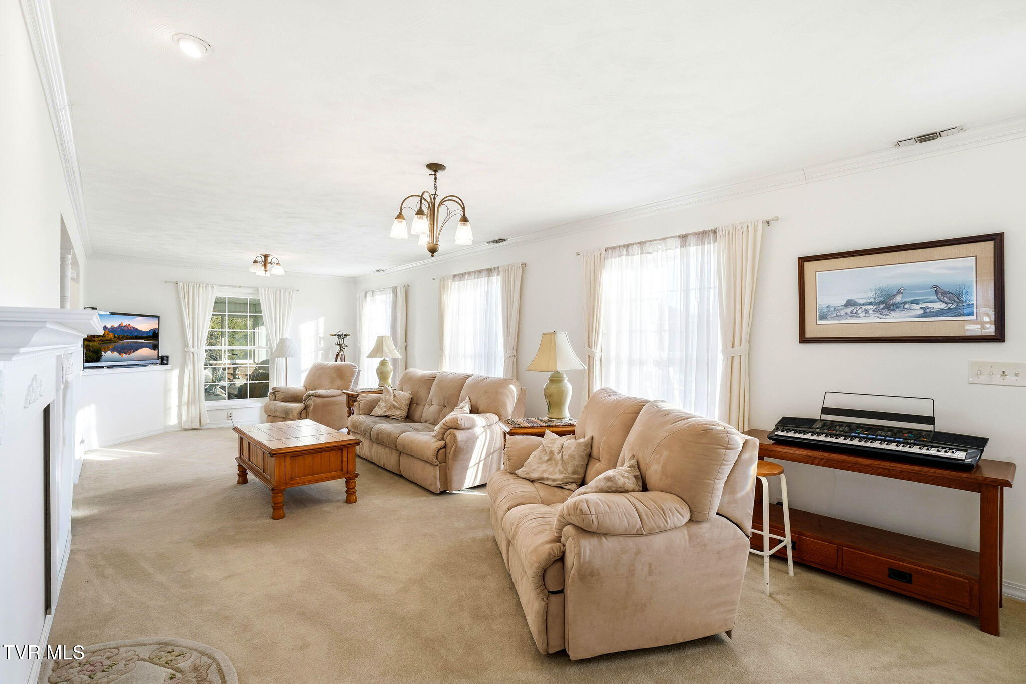 5420 Whitehouse Road Greeneville, TN 37745 - Photo 12 of 43 Living Room