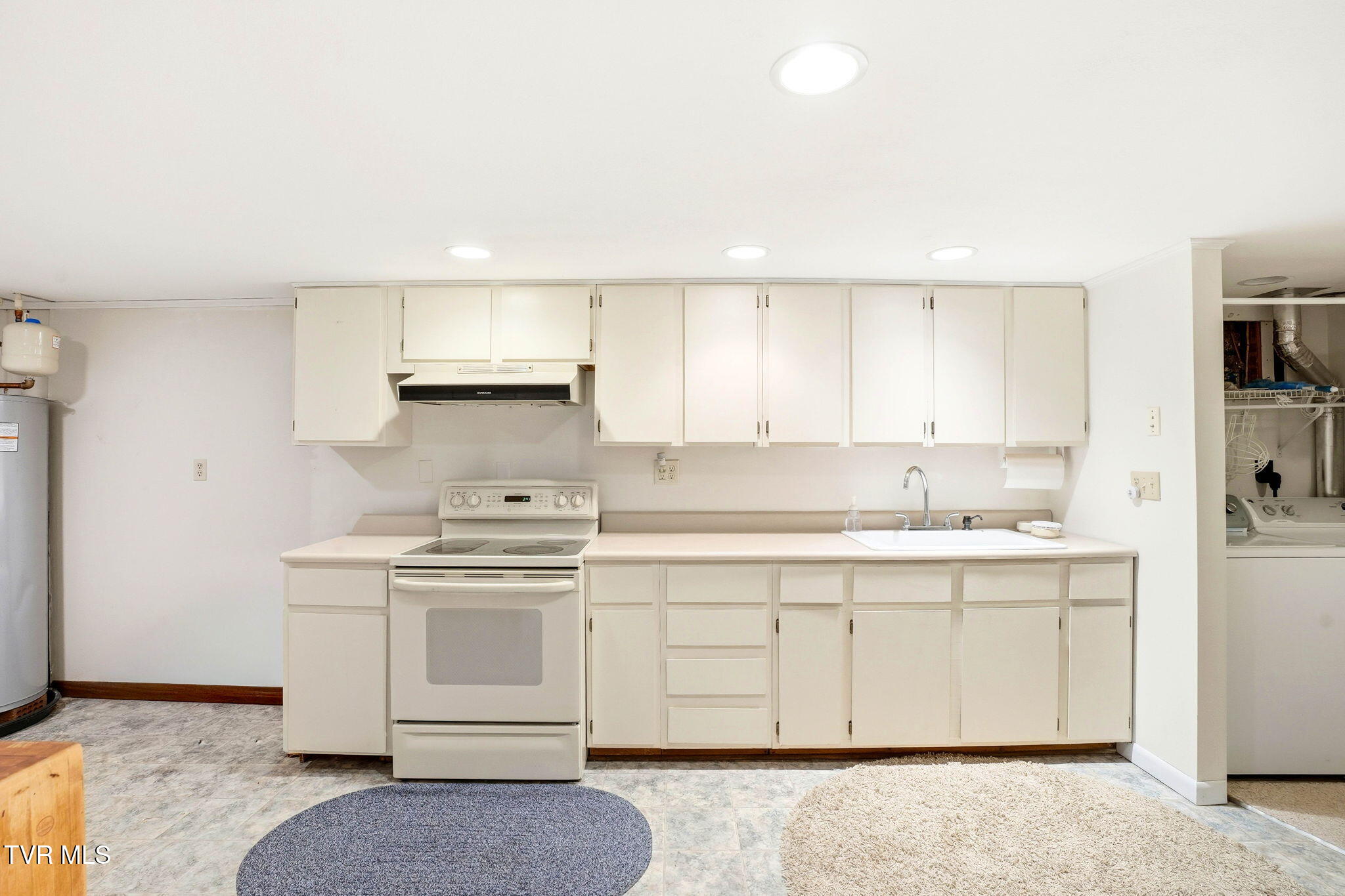 5420 Whitehouse Road Greeneville, TN 37745 - Photo 26 of 43 Downstairs Kitchen