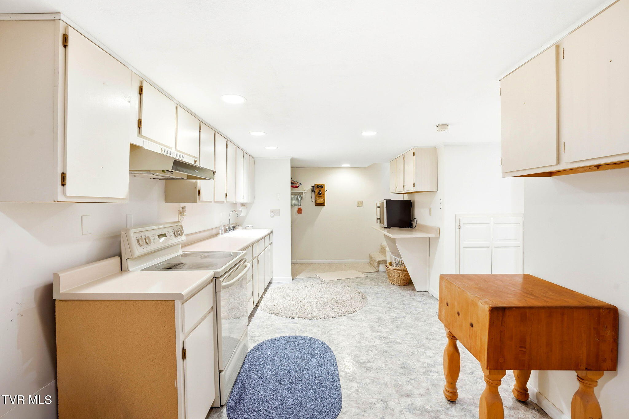 5420 Whitehouse Road Greeneville, TN 37745 - Photo 27 of 43 Downstairs Kitchen