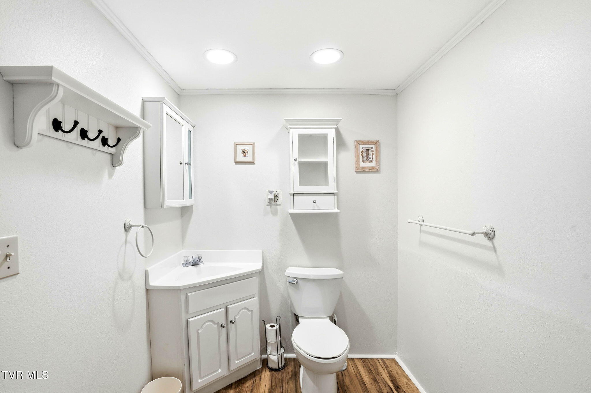 5420 Whitehouse Road Greeneville, TN 37745 - Photo 29 of 43 Downstairs Full Bathroom