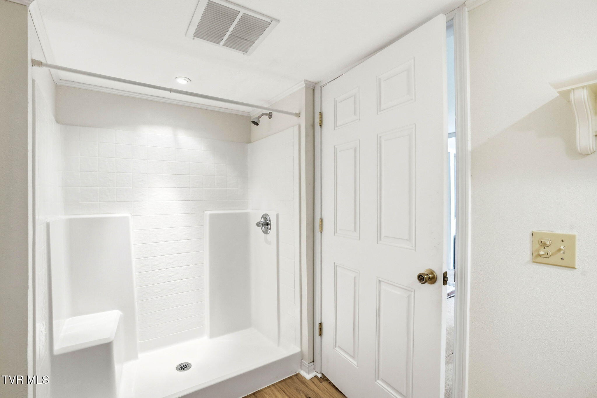 5420 Whitehouse Road Greeneville, TN 37745 - Photo 30 of 43 Downstairs Full Bathrooms