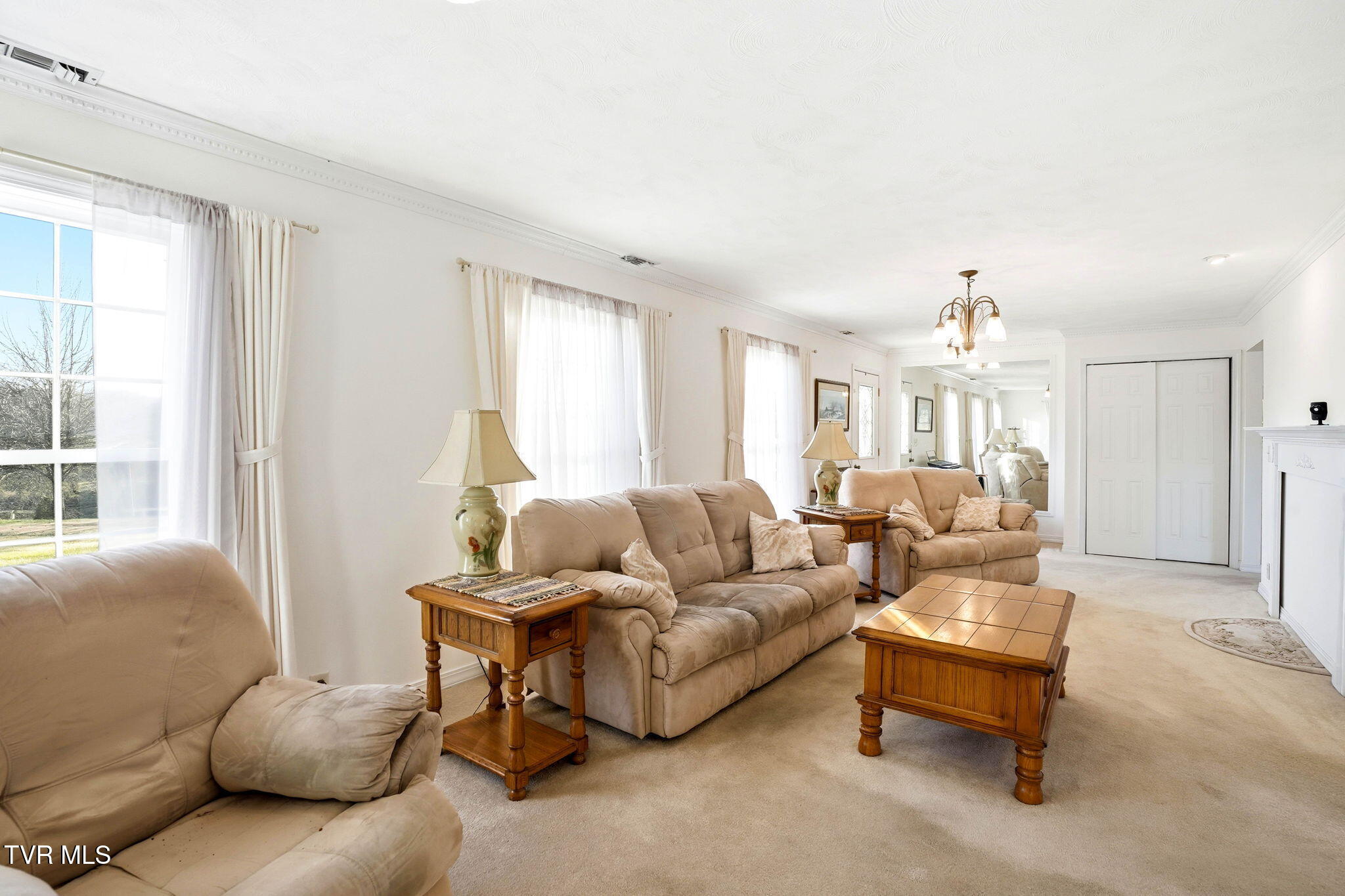 5420 Whitehouse Road Greeneville, TN 37745 - Photo 10 of 43 Living Room