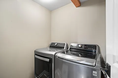$639,000 | 850 Hillside Drive, Unit GG1, Fontana, WI 53125