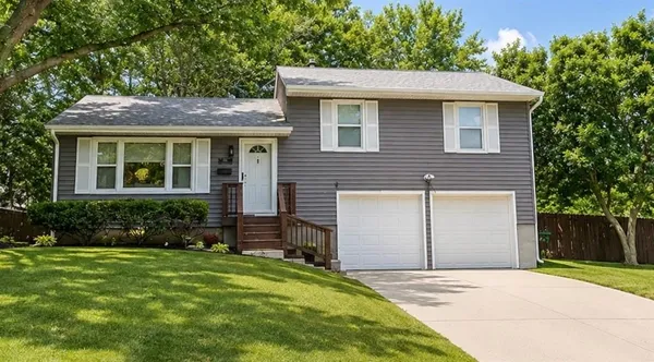 $325,000 | 6704 Woodward Street, Overland Park, KS 66204