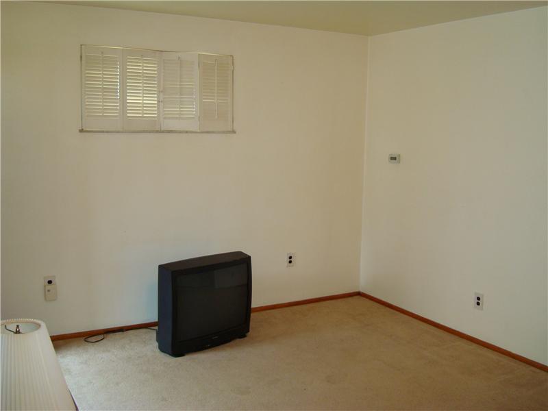 815 13th Street McKees Rocks, PA 15136 - Photo 2 of 15 Living Room.