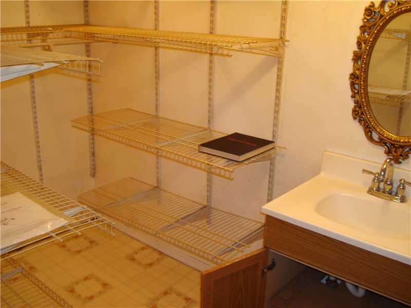 815 13th Street McKees Rocks, PA 15136 - Photo 11 of 15 Partial Bath.