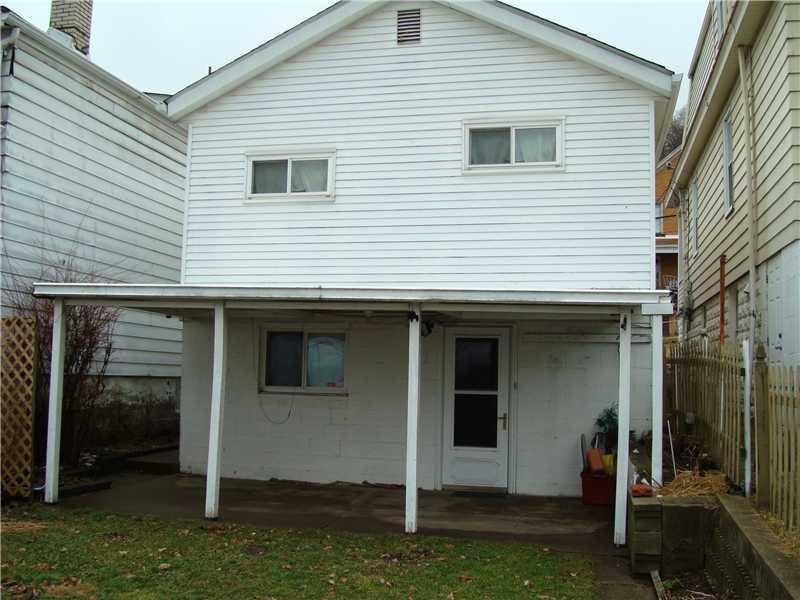 815 13th Street McKees Rocks, PA 15136 - Photo 14 of 15 Patio/Deck.