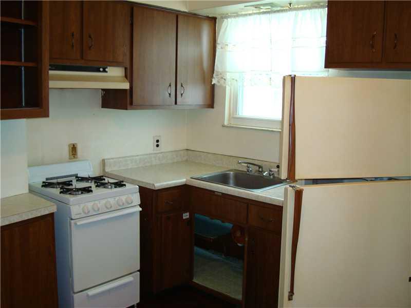 815 13th Street McKees Rocks, PA 15136 - Photo 3 of 15 Kitchen.