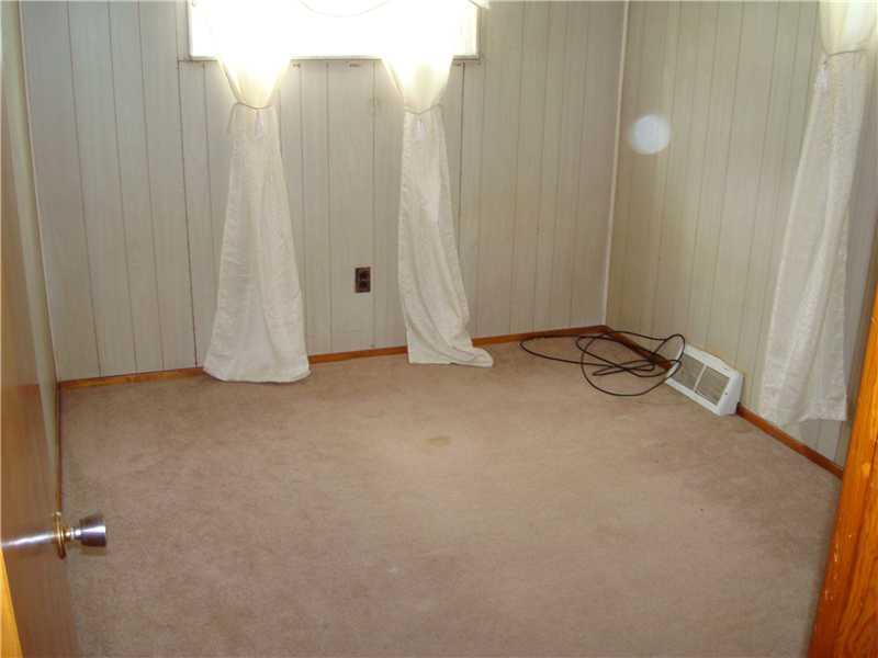 815 13th Street McKees Rocks, PA 15136 - Photo 6 of 15 Bedroom.