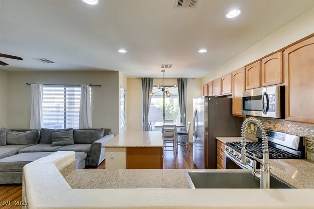 $2,000 | 5410 Coral Ribbon Avenue, Las Vegas, NV 89139