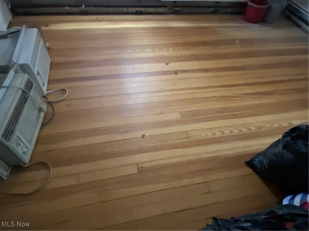 1380 Ansel Road Cleveland, OH 44106 - Photo 6 of 21 Interior details of hardwood flooring