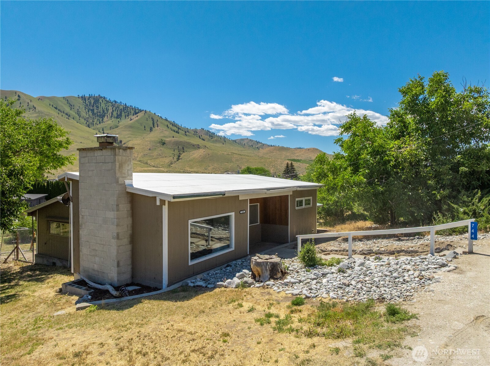 744 Riverview Cemetery Road Chelan, WA 98816 - Photo 2 of 29
