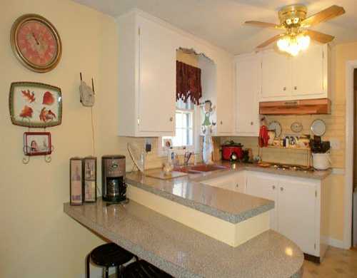 183 Larchmont Road Warwick, RI 02886 - Photo 4 of 8 Kitchen.