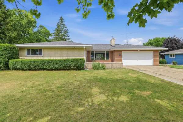 $297,999 | 872 South Park Avenue, Fond du Lac, WI 54935