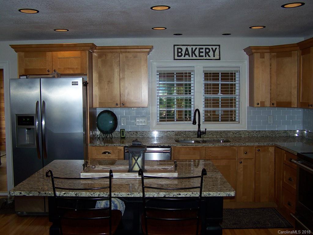 152 Broadview Road Waynesville, NC 28786 - Photo 8 of 36 Gallery Image 8