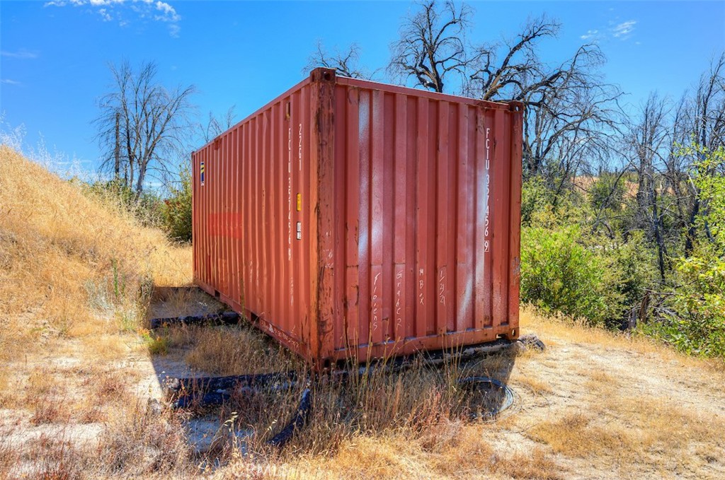 186 Harrison Springs Road Berry Creek, CA 95916 - Photo 10 of 22 a view of a backyard with wooden fence