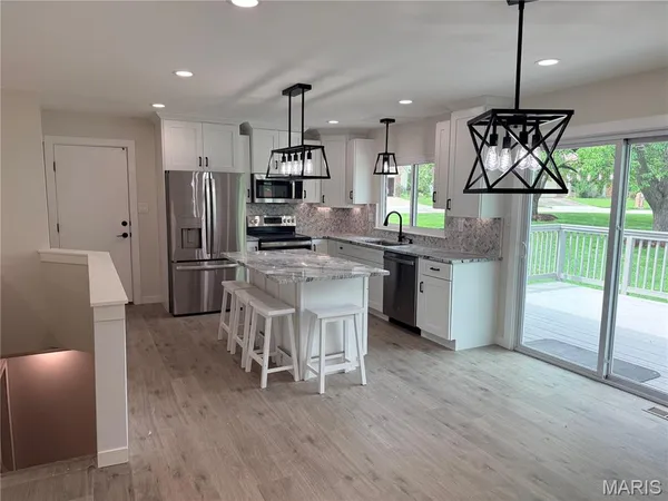 $349,900 | 501 Summerwood Court, St. Peters, MO 63376