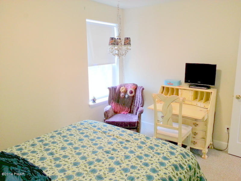 260 West Lakeview Road Lackawaxen, PA 18435 - Photo 25 of 37