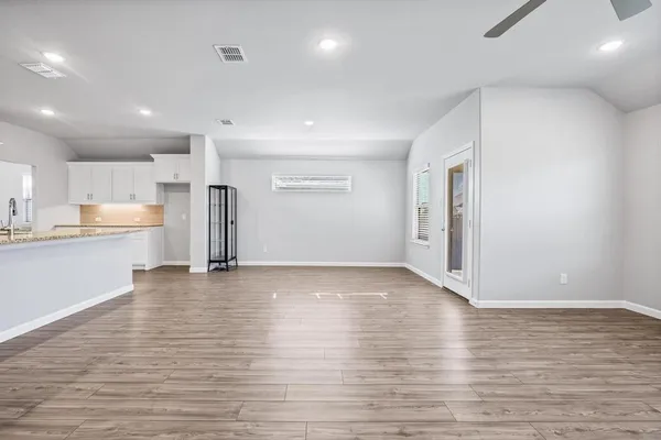 $2,095 | 620 Shade Tree Way, Princeton, TX 75407