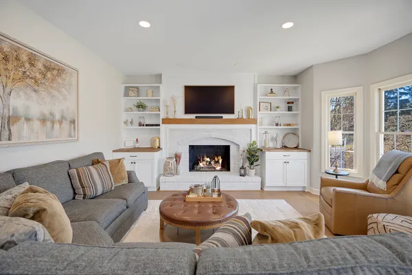 $985,000 | 4440 Lee Avenue, Downers Grove, IL 60515