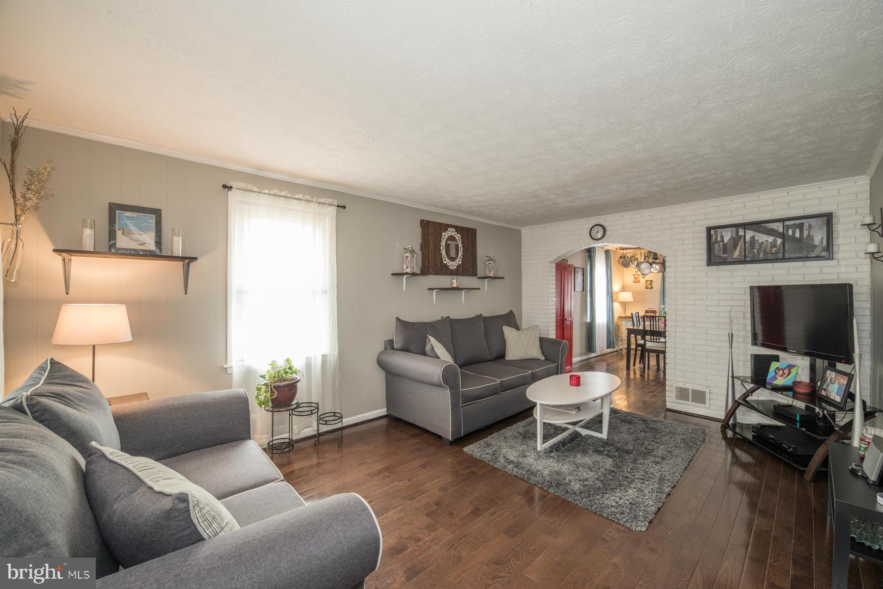7337 Kirtley Road Baltimore, MD 21224 - Photo 2 of 30 Living Room
