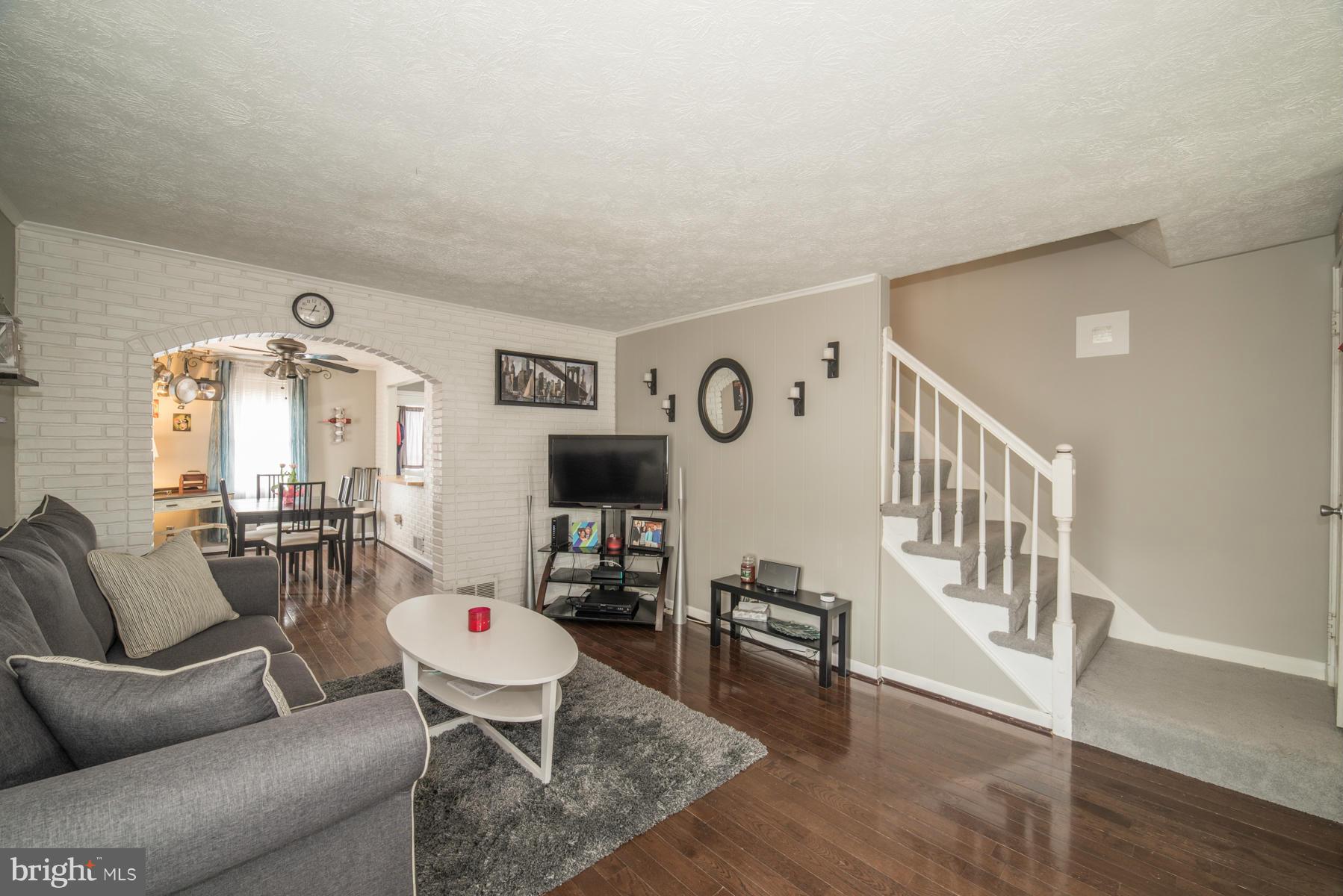 7337 Kirtley Road Baltimore, MD 21224 - Photo 3 of 30 Living Room