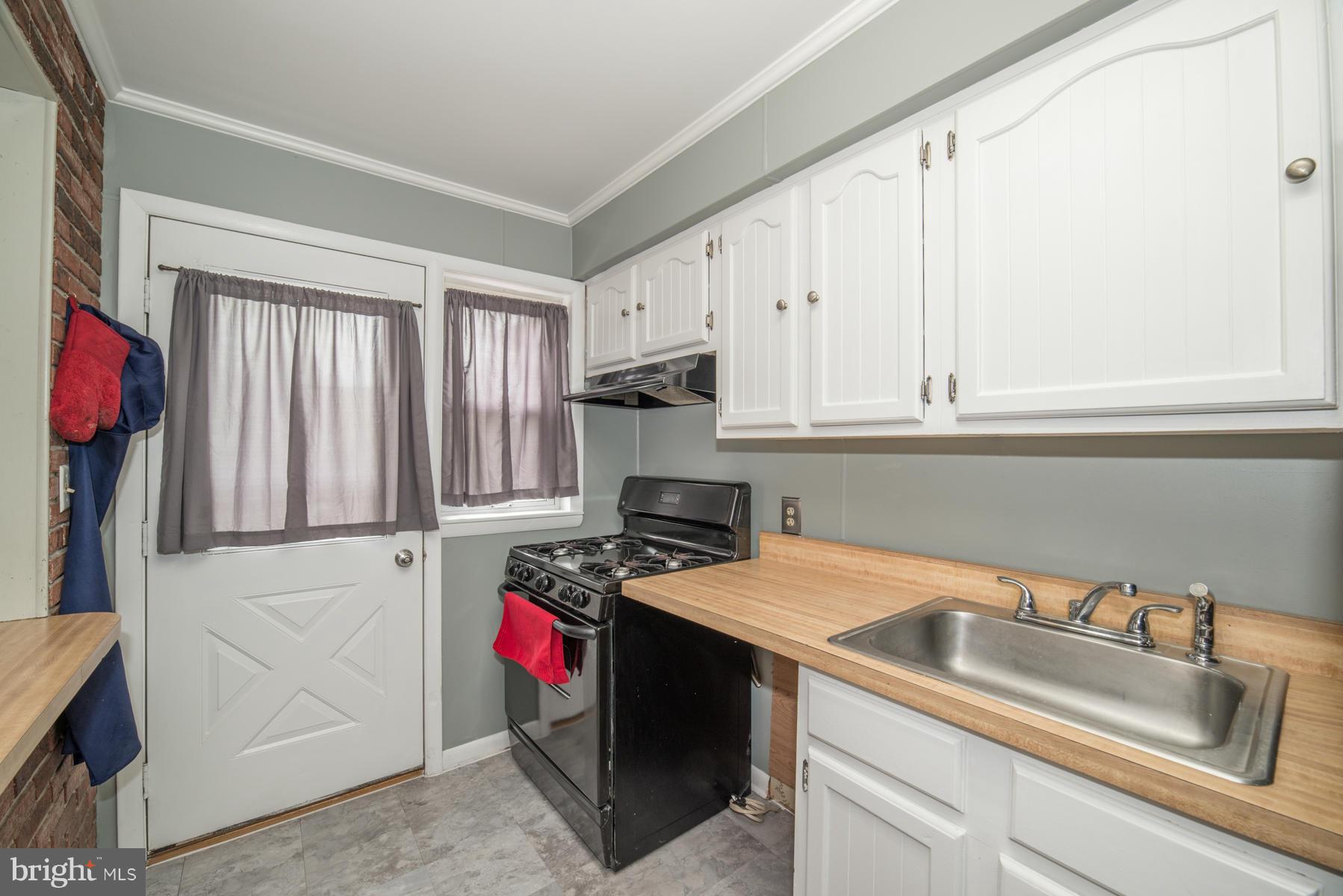 7337 Kirtley Road Baltimore, MD 21224 - Photo 10 of 30 Kitchen