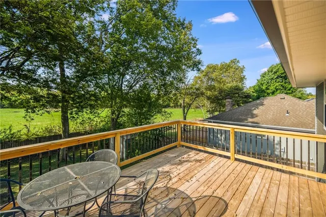 $299,900 | 1052 Southwest Twin Creek Drive, Lee's Summit, MO 64081