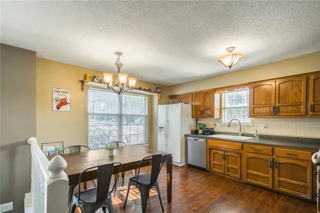 $299,900 | 1052 Southwest Twin Creek Drive, Lee's Summit, MO 64081