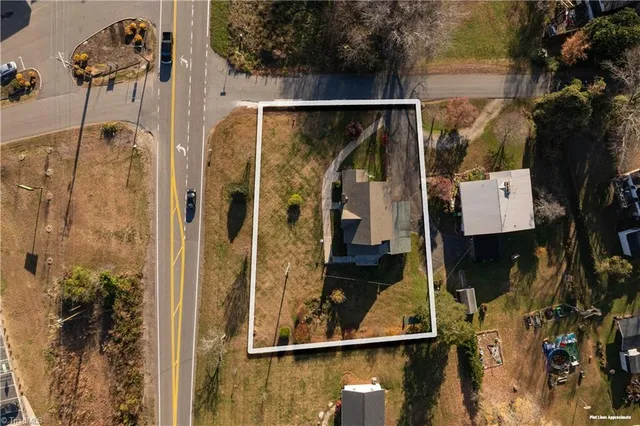 $270,000 | 624 East 52 Bypass, Pilot Mountain, NC 27041