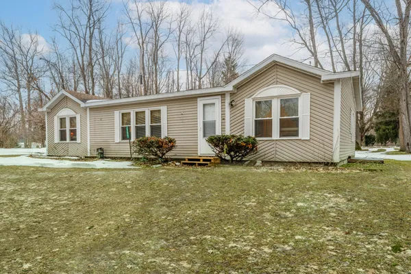 $174,900 | 25627 Marquette Road, Dowagiac, MI 49047