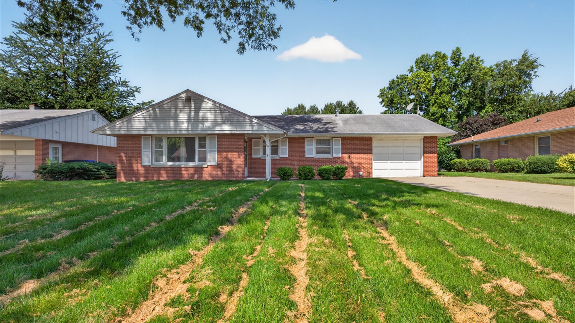 919 Vale Street Bloomington, IL 61701 - Photo 1 of 40