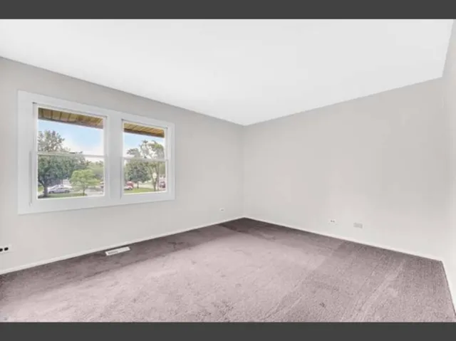 $2,400 | 1765 Short Avenue, Streamwood, IL 60107